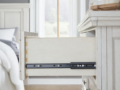 Robbinsdale - Five Drawer Chest - Antique White
